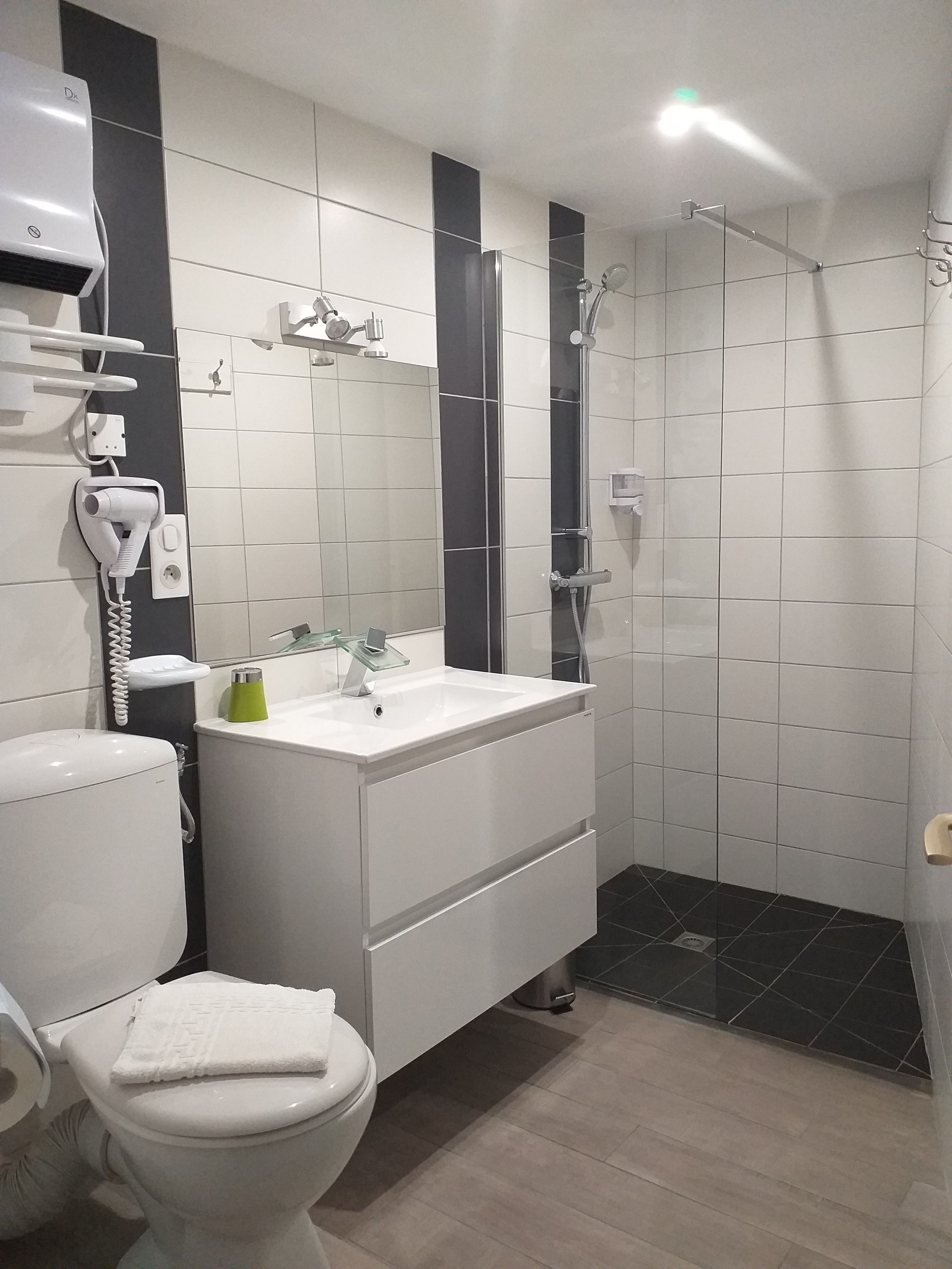 shower, free toiletries, hair dryer, towels