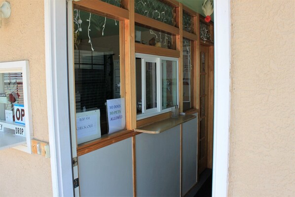 Reception - Adobe Inn Motel (El Paso)