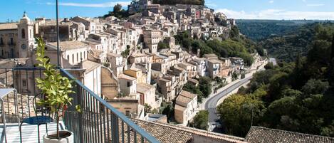 Vue sur la ville depuis lâhĂ©bergement