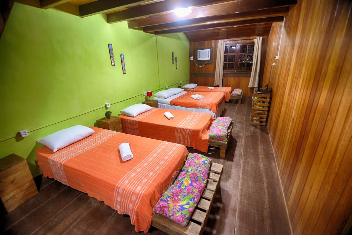 Economy Twin Room (banheiro externo) | Blackout drapes, WiFi (free)