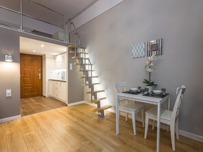 Leilighet (studio 4) | Spiseområde på rommet