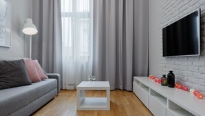 Leilighet, 1 soverom (Krupnicza Street) | Oppholdsområde | Flatskjerm-TV