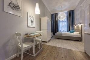 Appartement, 2 chambres | Restauration dans la chambre
