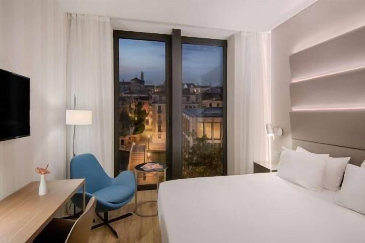 Down comforters, minibar, in-room safe, desk