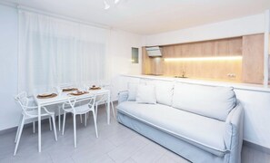 Fridge, microwave, stovetop, coffee/tea maker - Enkala Apartamentos (Ibiza Town)