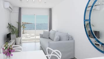 Appartement, 1 chambre, terrasse, en front de plage | Cuisine privée | Réfrigérateur, micro-ondes, plaque de cuisson, cafetière/bouilloire