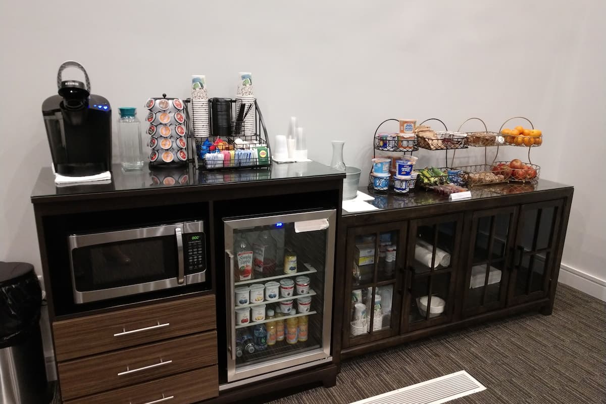 daily cooked-to-order breakfast for a fee