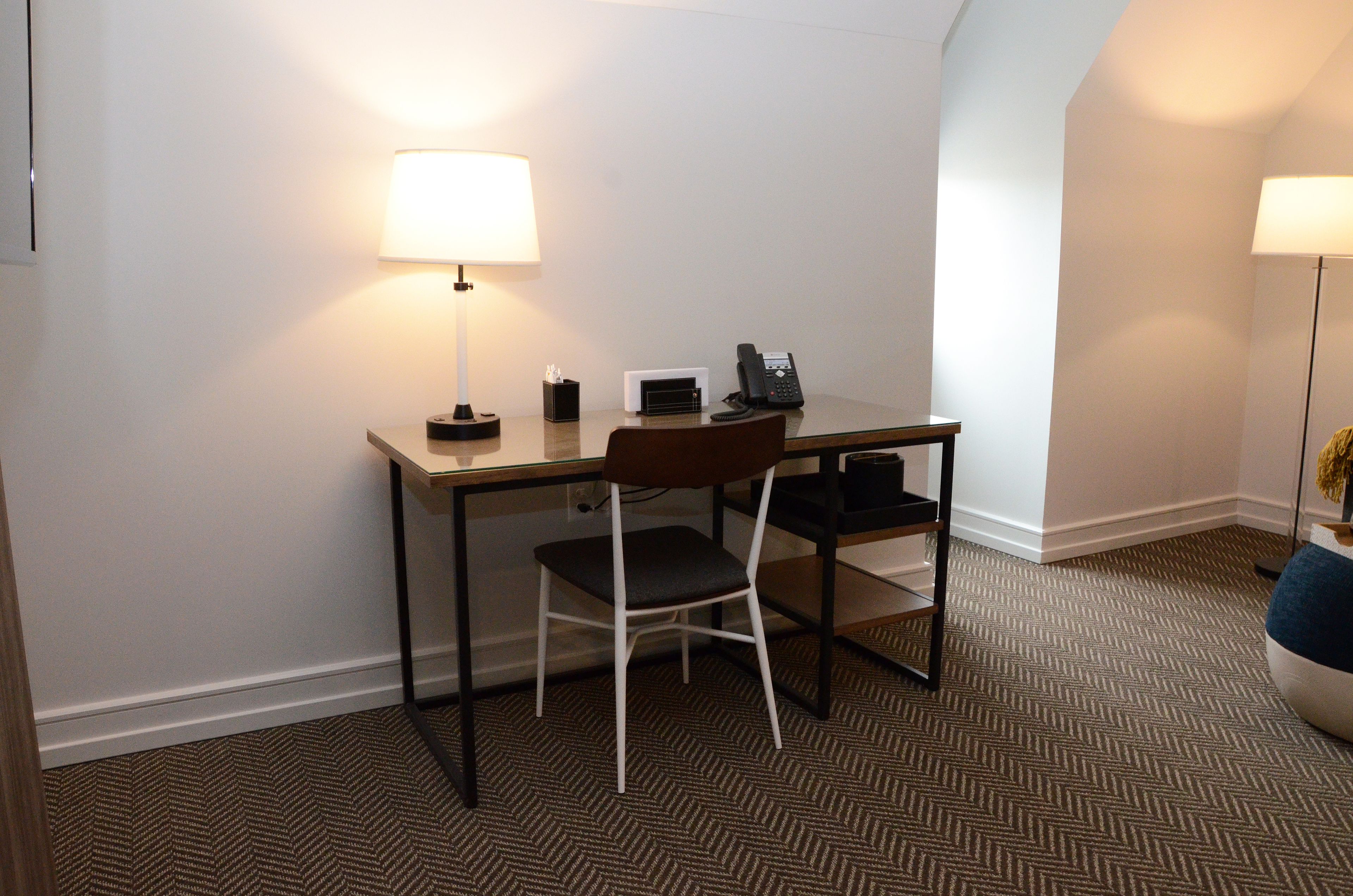 executive suite, 1 king bed with sofa bed | in-room business centre