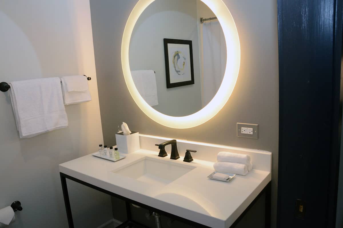 superior suite, 1 bedroom | bathroom | shower, free toiletries, towels