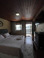 Cortinas blackout, Wi-Fi de cortesia, roupa de cama