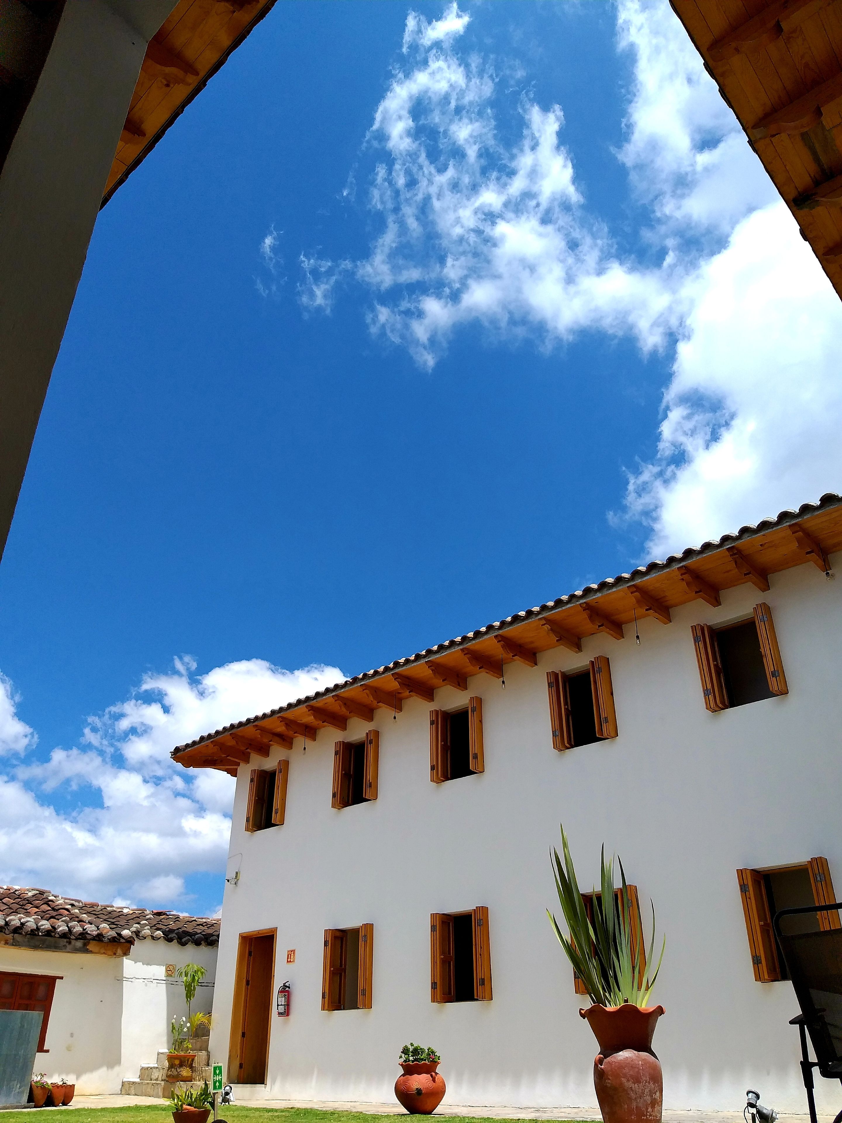 Vista frontal de la propiedad