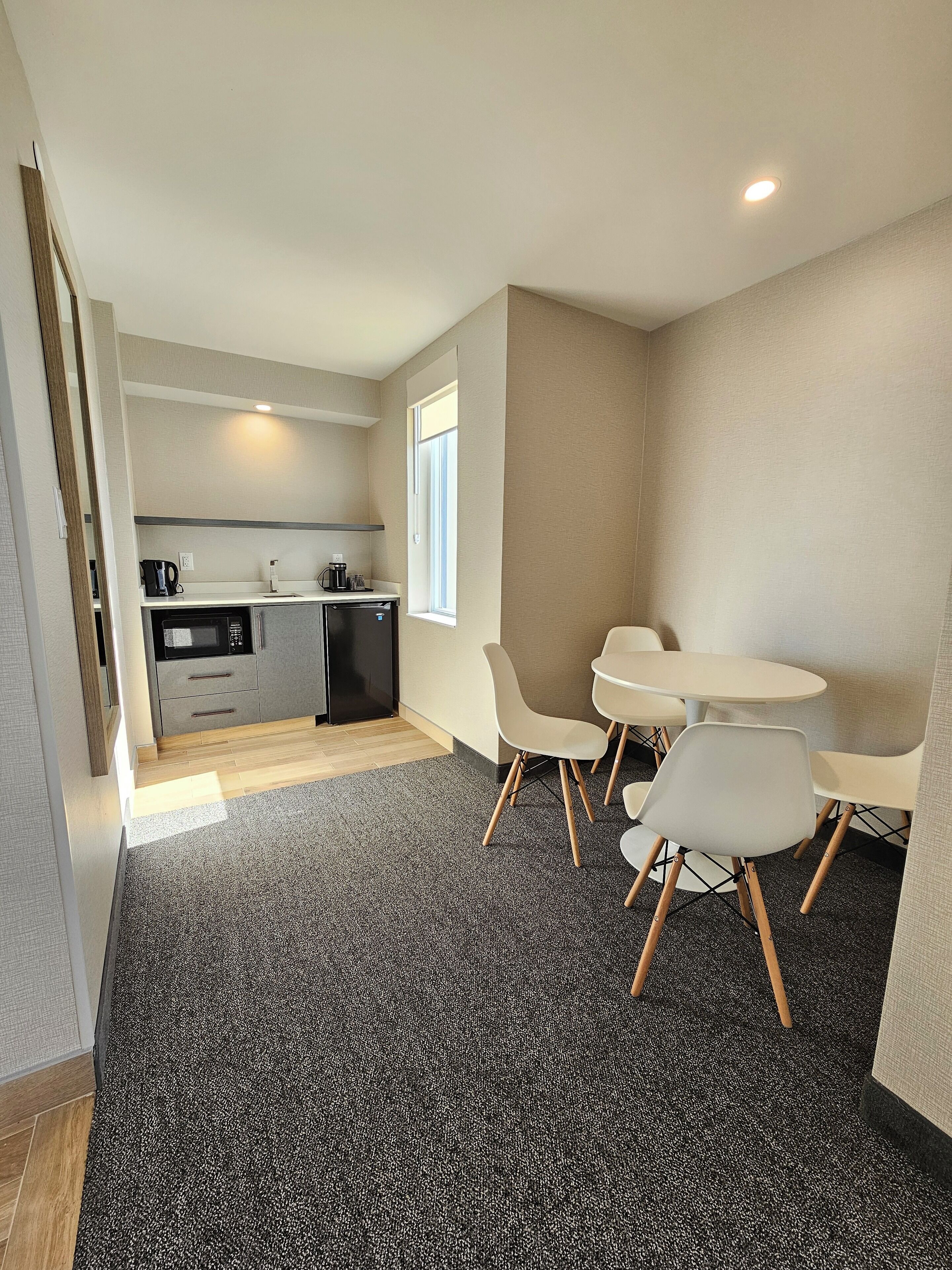 fridge, microwave, coffee/tea maker