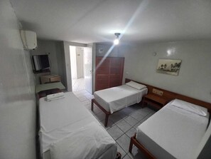 標準三人房 | 迷你吧、免費 Wi-Fi、床單