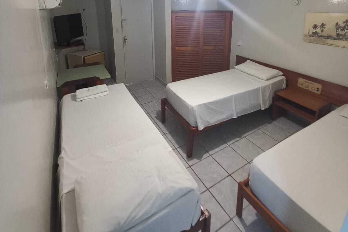 Standard-Dreibettzimmer | Minibar, kostenloses WLAN, Bettwäsche