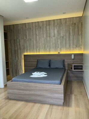 1 habitación, minibar, muebles diferentes y cortinas blackout 