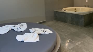 Comfort Suite | 1 bedroom, minibar, individually furnished, blackout curtains