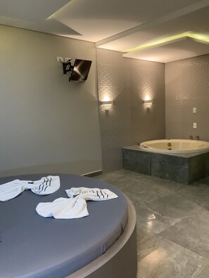 1 habitación, minibar, muebles diferentes y cortinas blackout 