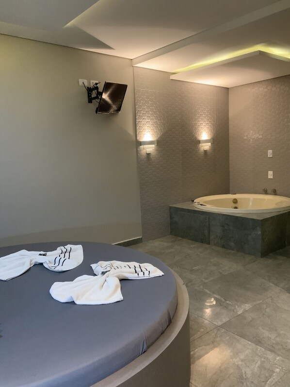 舒适套房 | 1 多间卧室、迷你吧、特色家居、遮光窗帘