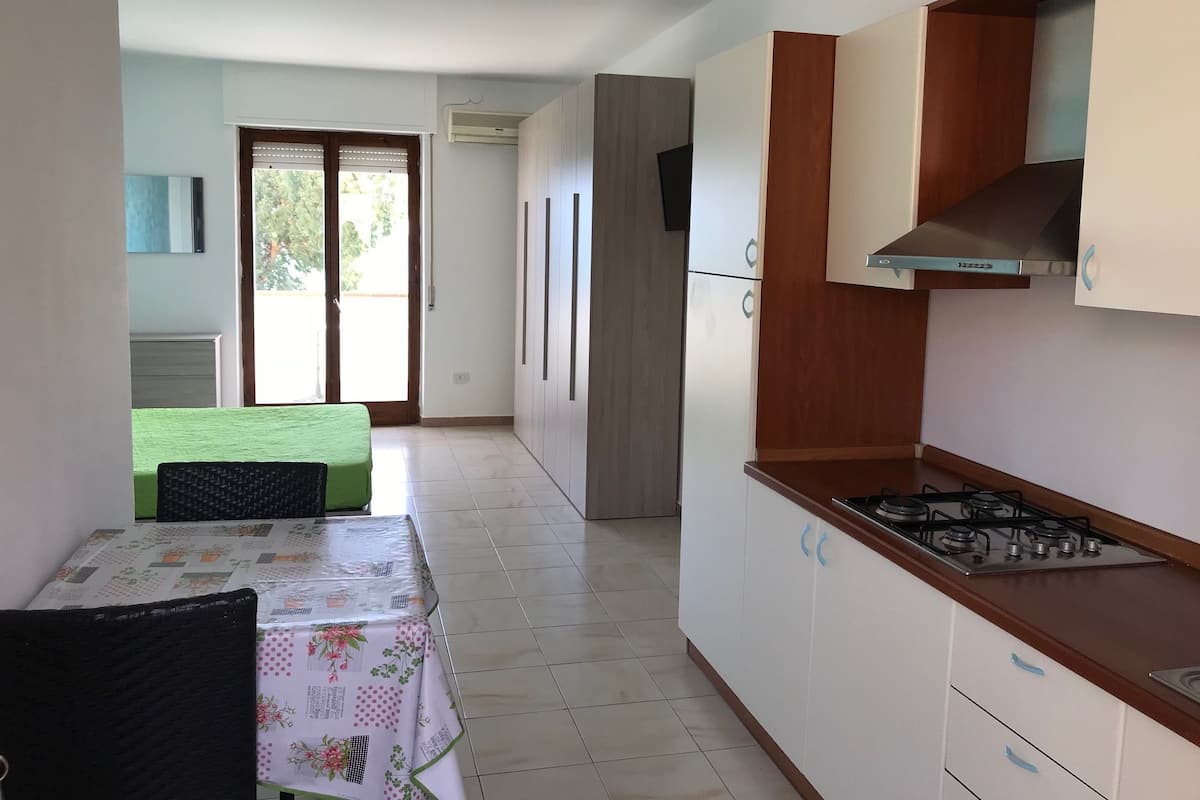 Apartment | Desk, WiFi (free), bed sheets