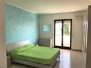 Apartemen | Meja kerja, Wi-Fi gratis, dan seprai linen