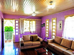 Standard-Haus, 3 Schlafzimmer | Wohnzimmer | Flachbildfernseher