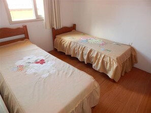 Standard Apartment, 3 Bedrooms | 3 bedrooms, bed sheets