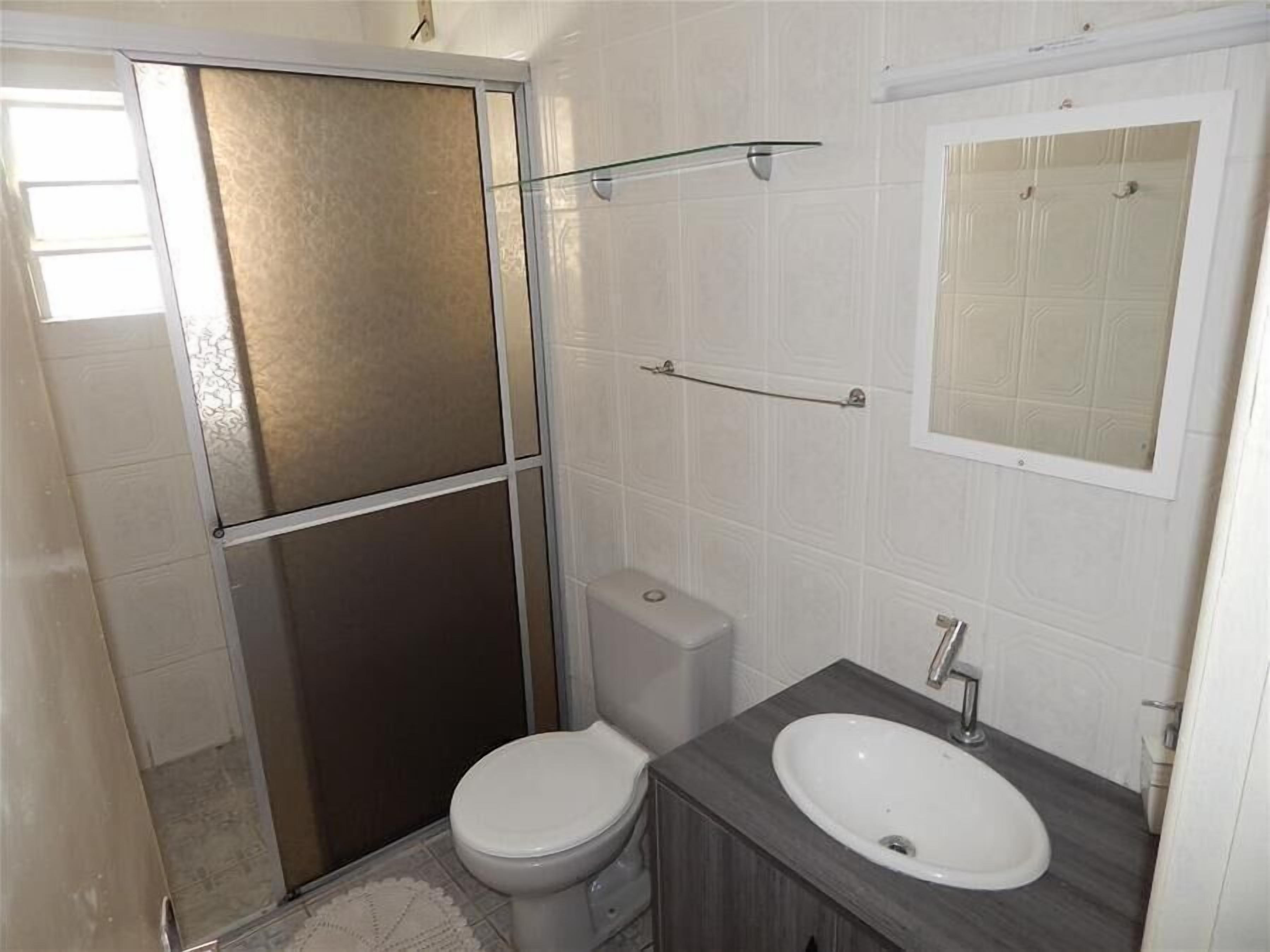 Standard Apartment, 3 Bedrooms | Bathroom | Shower, towels