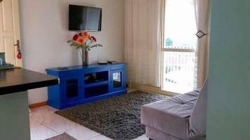 Traditional Apartment, 2 Bedrooms | Living room | LED TV, fireplace