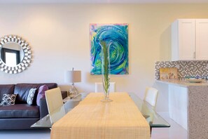 Flat-screen TV, Netflix - Vdara (Nassau)