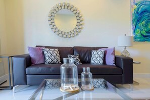 Flat-screen TV, Netflix - Vdara (Nassau)