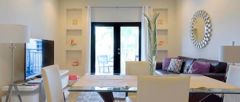 Condo grand, 2 quartos | Opções para refeição no quarto