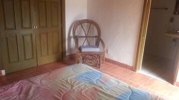 Casa, varias camas, en el área del jardín | 1 habitación y wifi gratis