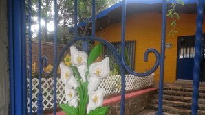 Unclassified image, 3 of 19, button - Casa Amarela (La Manzanilla de la Paz)