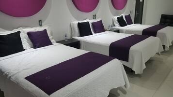 Triple Room | Iron/ironing board, free WiFi, bed sheets