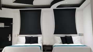 Habitación doble | Tabla de planchar con plancha, wifi gratis y ropa de cama