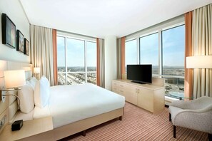 Room, 1 King Bed | Premium bedding, minibar, in-room safe, desk - Hilton Garden Inn Al Khobar (Al Khobar)
