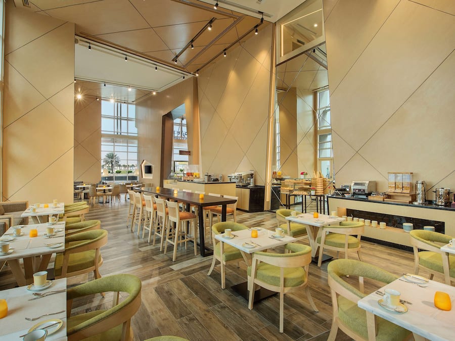 Aperto a colazione, pranzo e cena, cucina internazionale