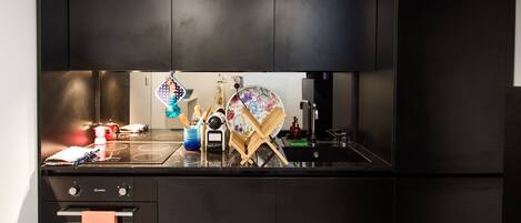 Refrigerador, microondas, horno, placa de cocina