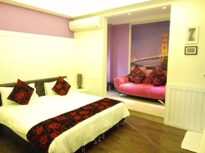 Deluxe Double Room | Individually decorated, individually furnished, desk, blackout drapes