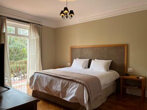 Superior-Studiosuite, 1 Schlafzimmer, Gartenblick | Minibar, Zimmersafe, laptopgeeigneter Arbeitsplatz