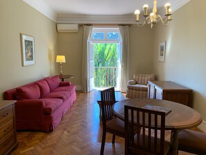 Standard-Suite | Minibar, Zimmersafe, laptopgeeigneter Arbeitsplatz