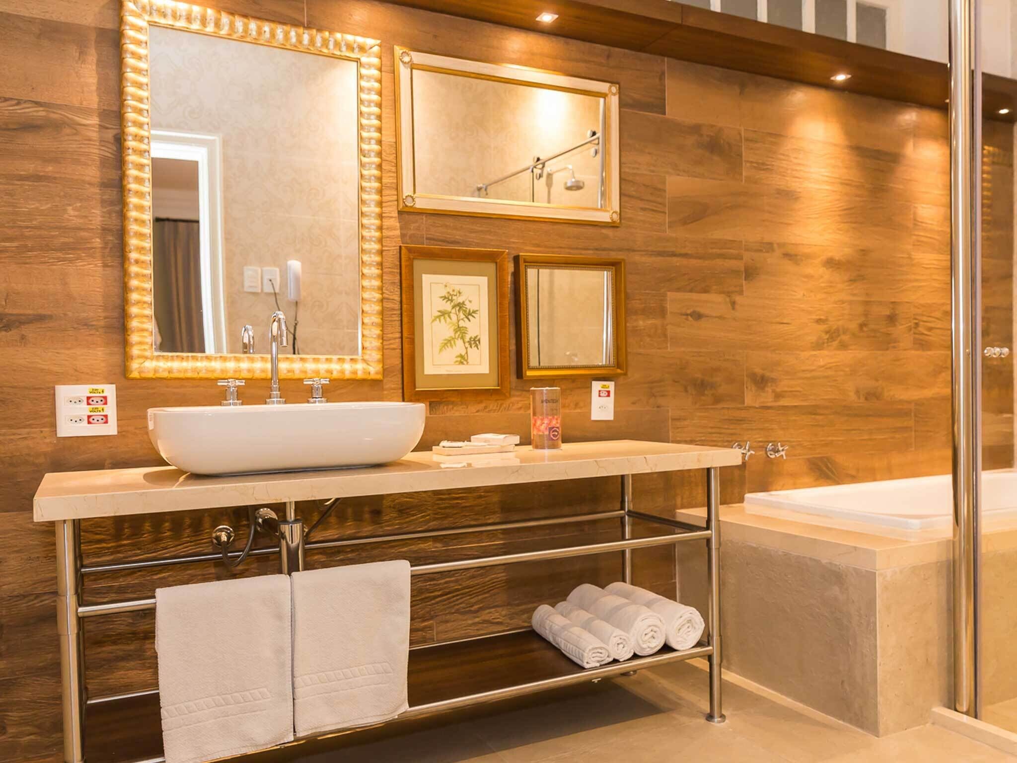 presidential suite | bathroom | separate bathtub and shower, deep-soaking bathtub, free toiletries