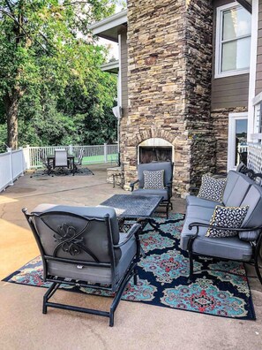 Outdoor dining - HoneyCreekRetreat (Waterfront Entertainment, Dock) (Grove)
