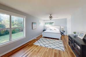 4 bedrooms, desk, travel crib, WiFi (free) - HoneyCreekRetreat (Waterfront Entertainment, Dock) (Grove)