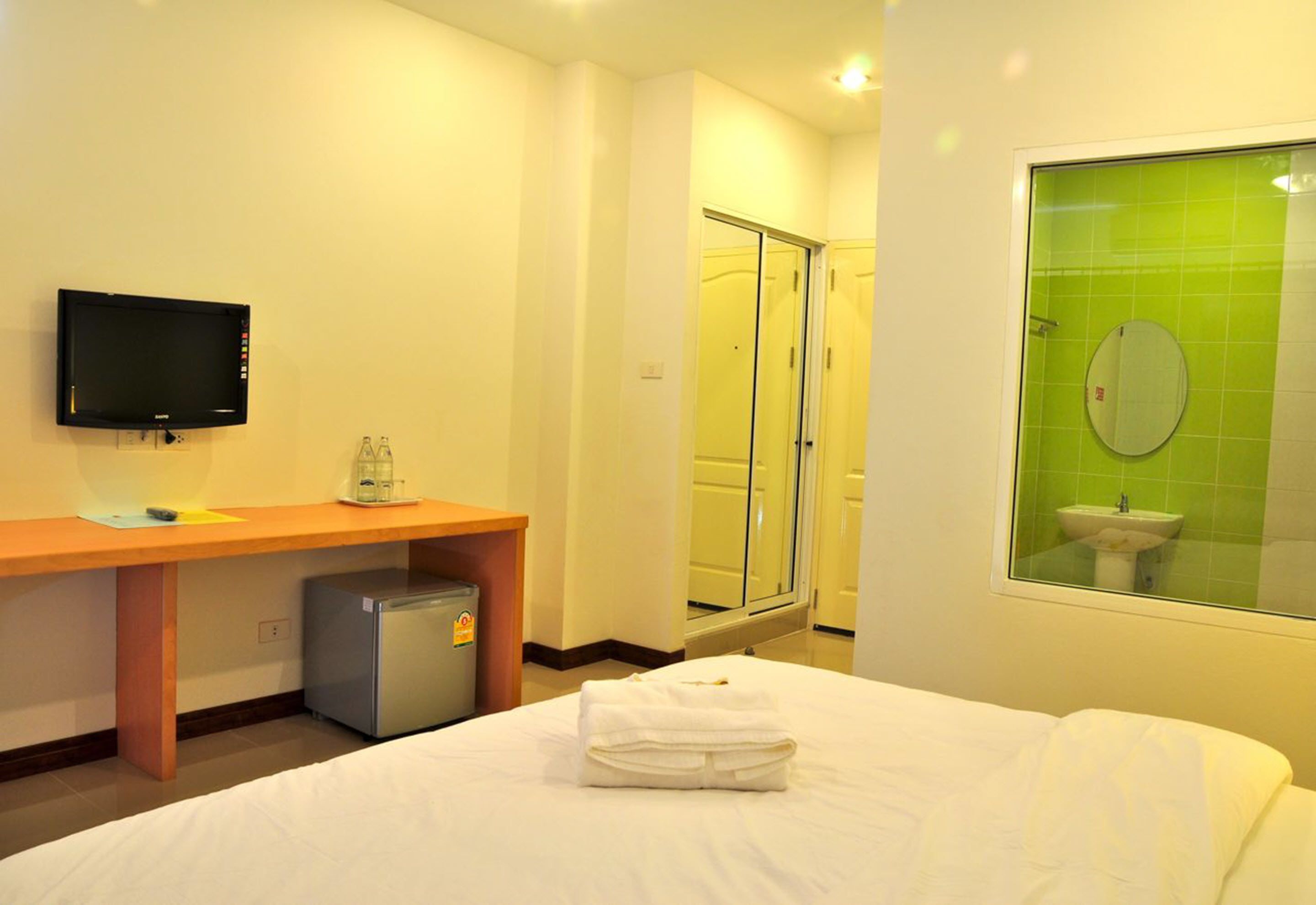 standard double room  | desk, blackout curtains, free wifi