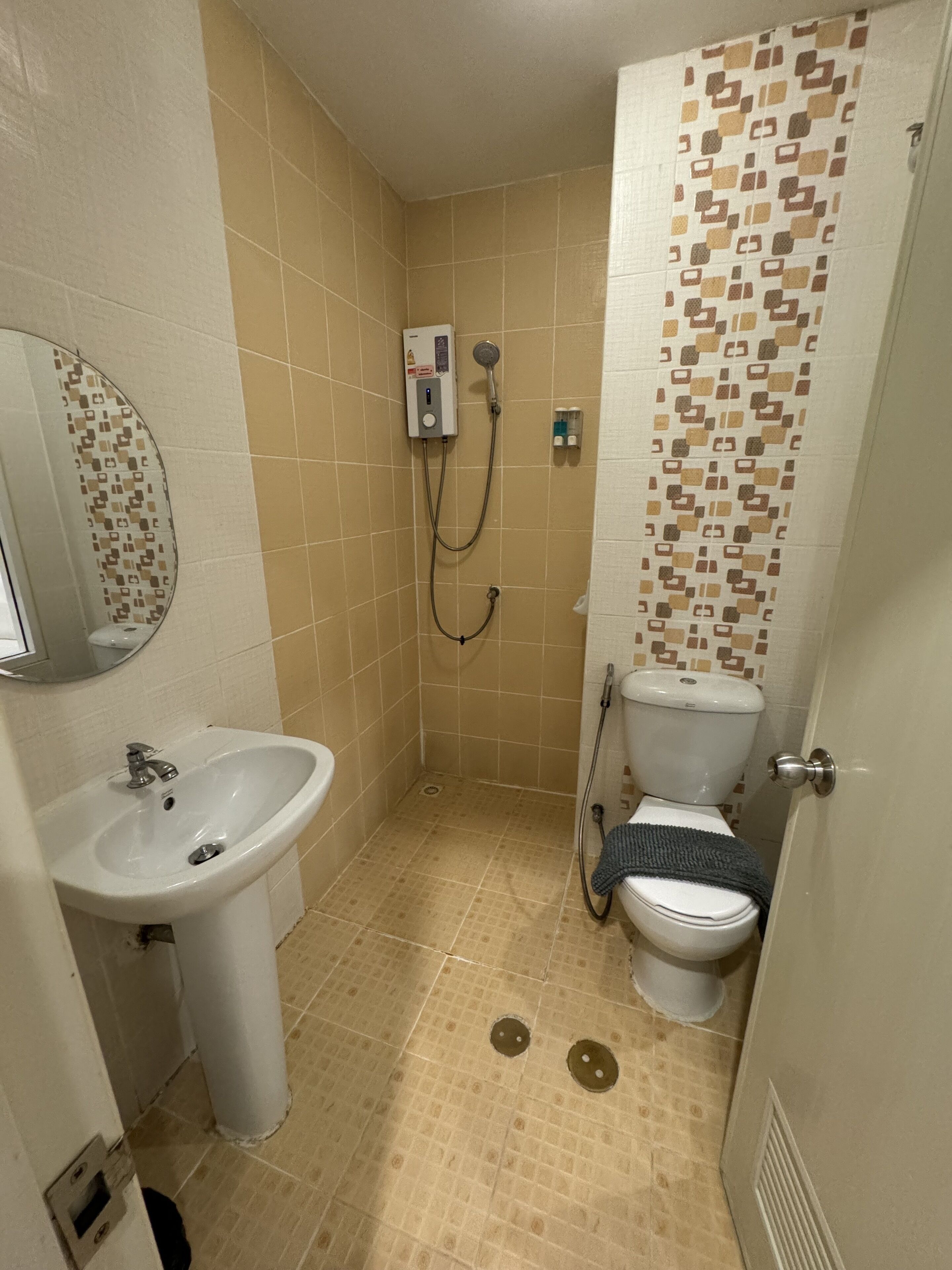 shower, free toiletries, towels