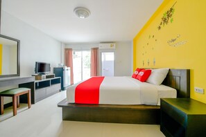 Minibar, desk, free WiFi