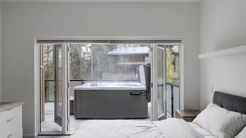 4 bedrooms, iron/ironing board, travel cot, free WiFi