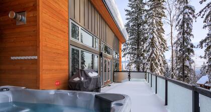 Just completed 4 bedroom, 5 bathroom modern Town home, pool table, sleeps 10