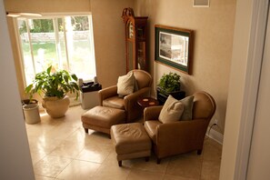 Smart TV, fireplace, DVD player, books - Huge California Dream Home with Pool Near Malibu Universal/Hollywood/Disneyland (Agoura Hills)